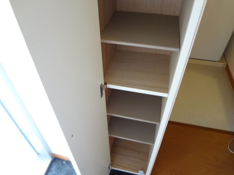 レオパレスヒルスヴィレッジ 玄関