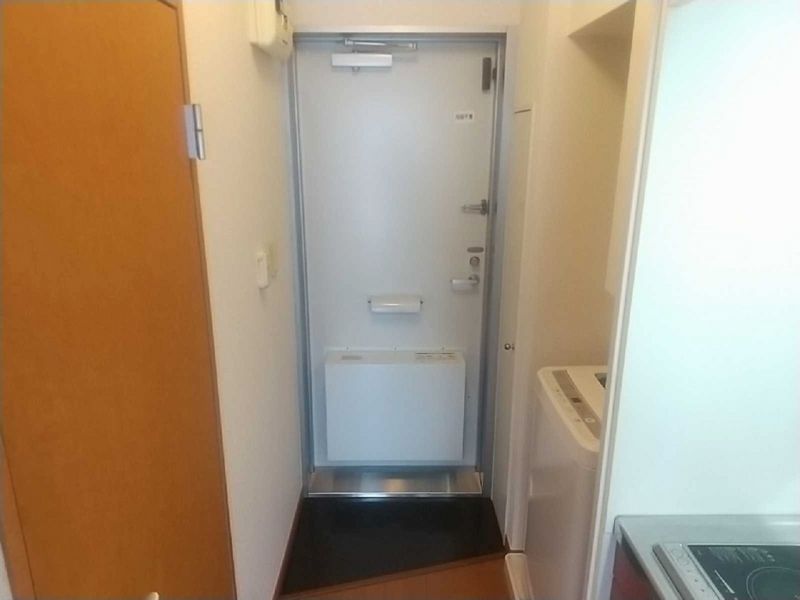 レオパレスプランドール 玄関