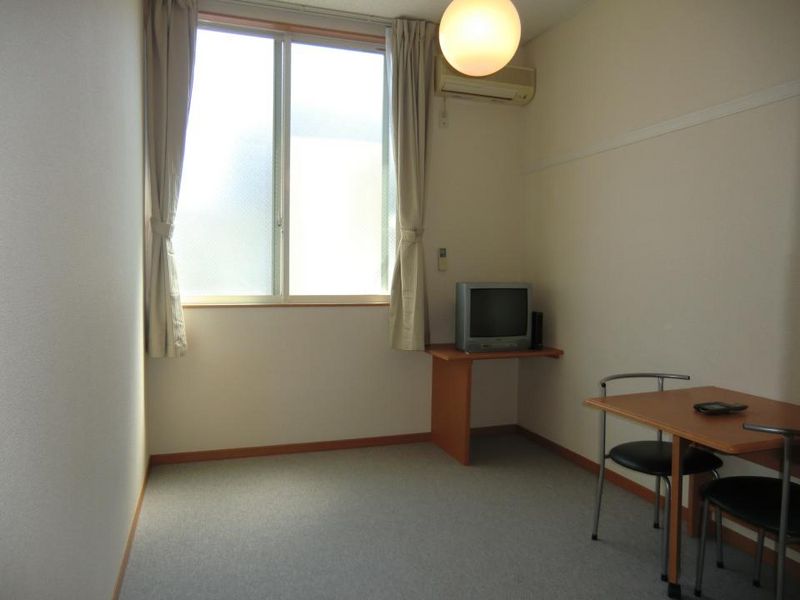 レオパレスシャンブル 居間