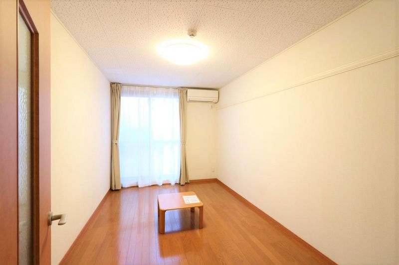 レオパレスダボス 居間