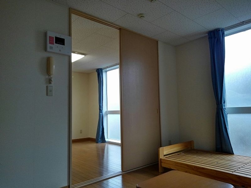 レオパレス中津川 居間