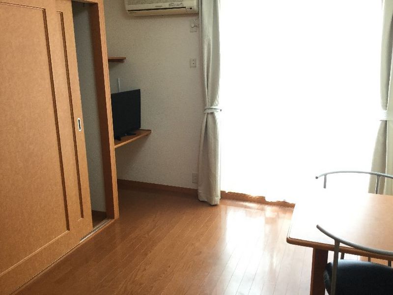 レオパレスアル・ヴィラージュ弐番館 居間