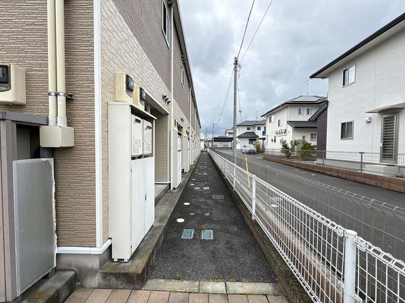 レオパレスウィル３３ エントランス