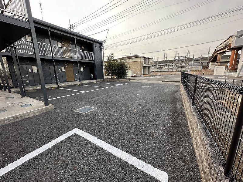 レオパレスＣｈｒｉｓｔ 駐車場