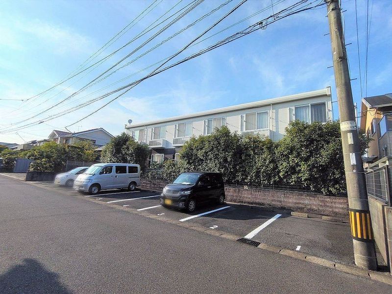 レオパレスサンモリッツ 駐車場