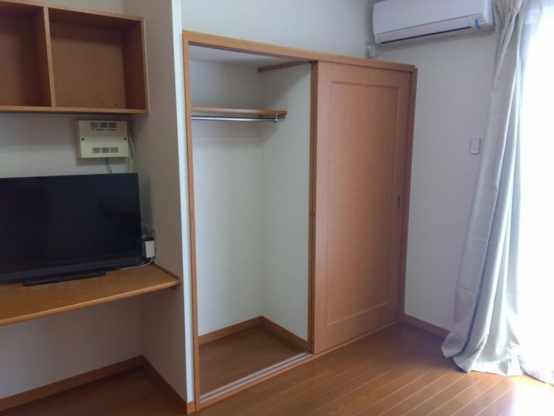 レオパレス華 収納