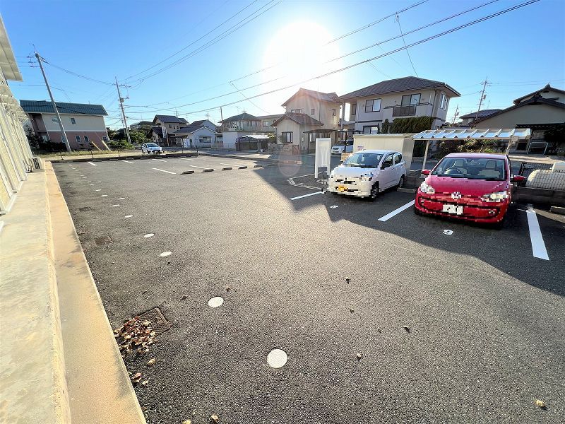 レオパレスｈａｐｐｙ 駐車場