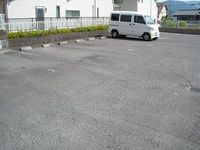 レオパレスルミエール冨陽ヶ丘 駐車場