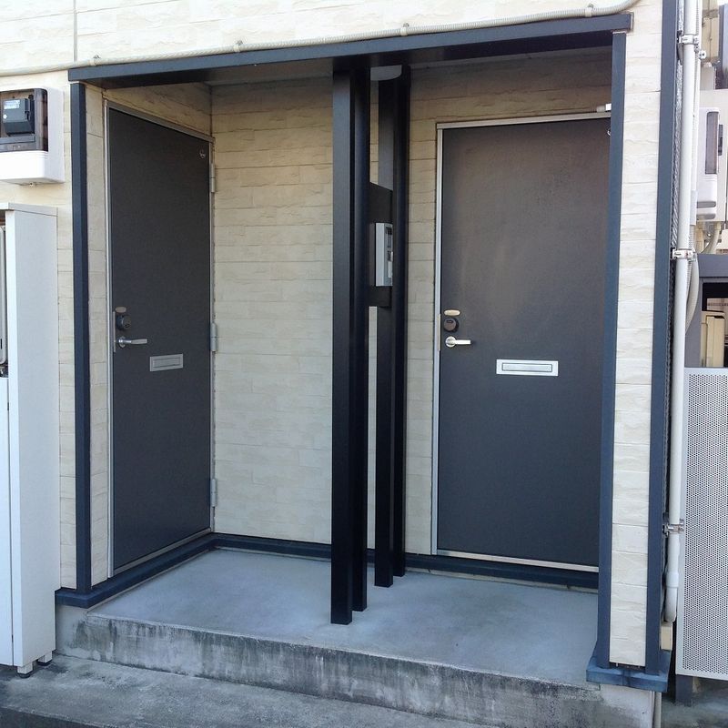 レオパレス山王 玄関