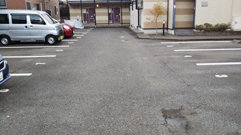 レオパレス泉本 駐車場