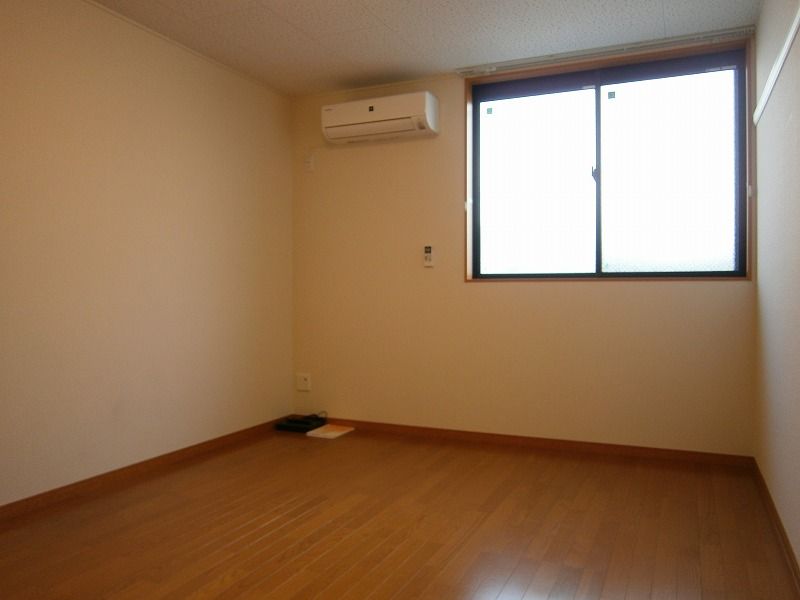 レオパレス東森本 居間