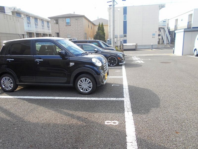 レオパレスクレストタウンＢ 駐車場