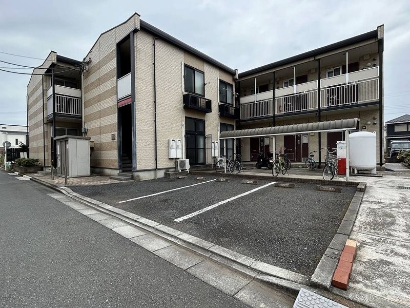 レオパレスカンタービレ 駐車場