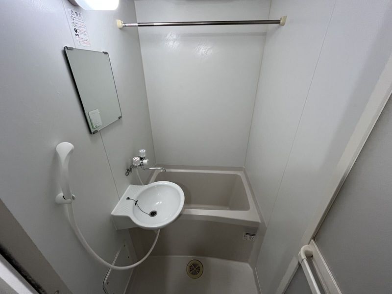 leopalace Highbridge Bathroom