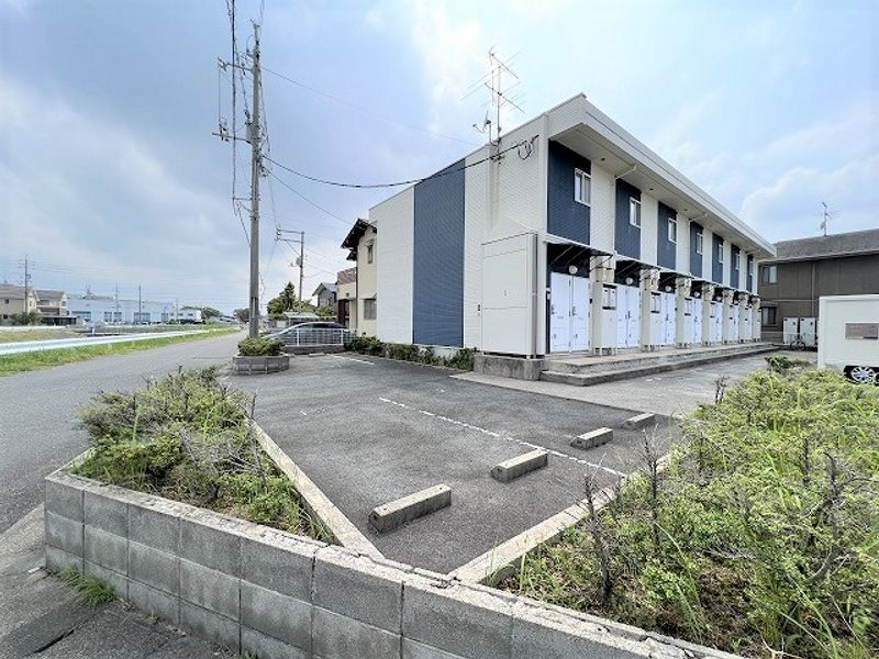 レオパレスチェリッシュ 駐車場