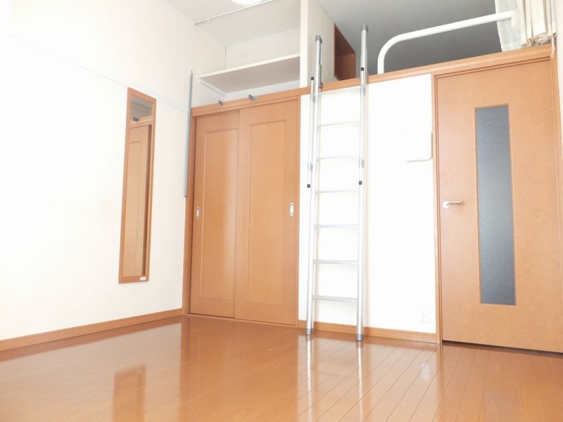 レオパレスルナシャインⅡ 居間