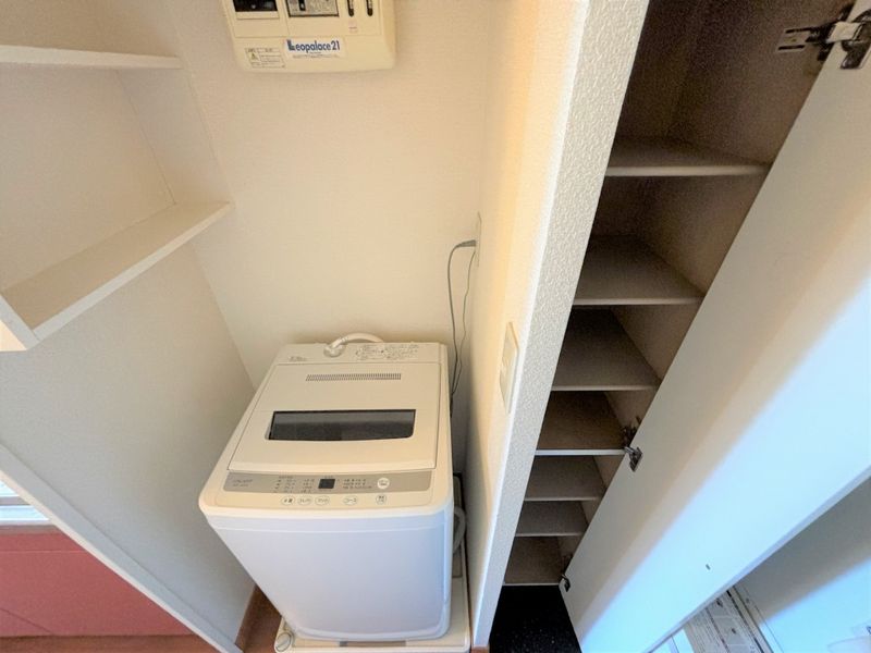 レオパレス眞 玄関