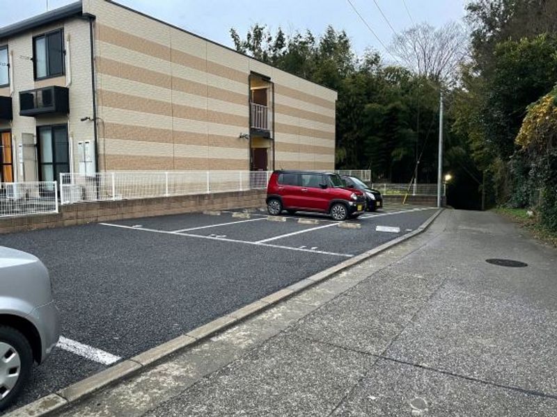 レオパレスアンソレイエ 駐車場