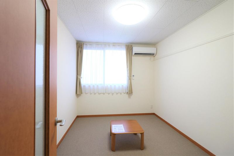 レオパレス吉川 居間