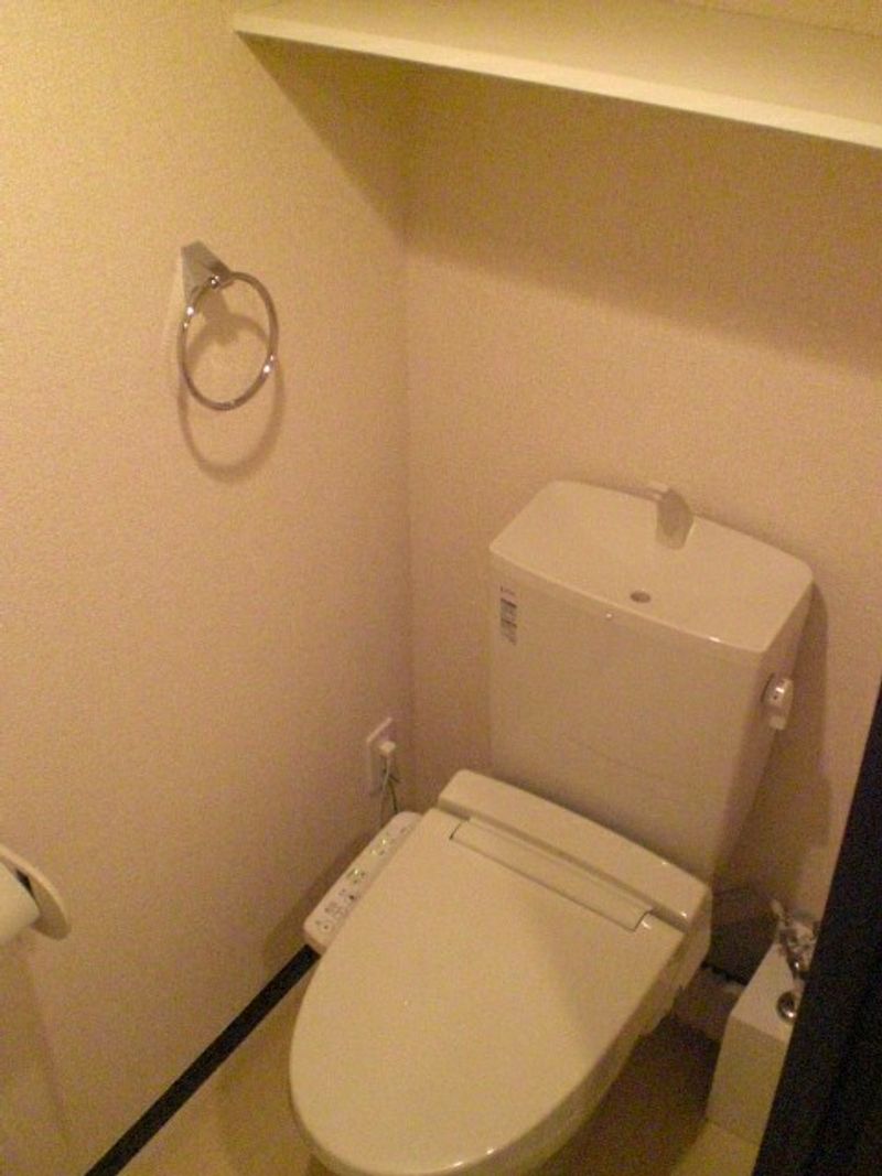 LEONEXT Charmant Kami Kitazawa Toilet