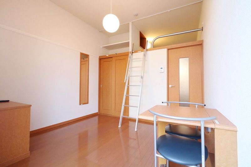 レオパレス藤塚 居間