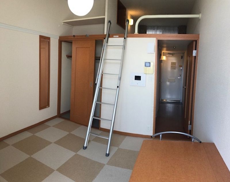 レオパレスカナサラ 寝室