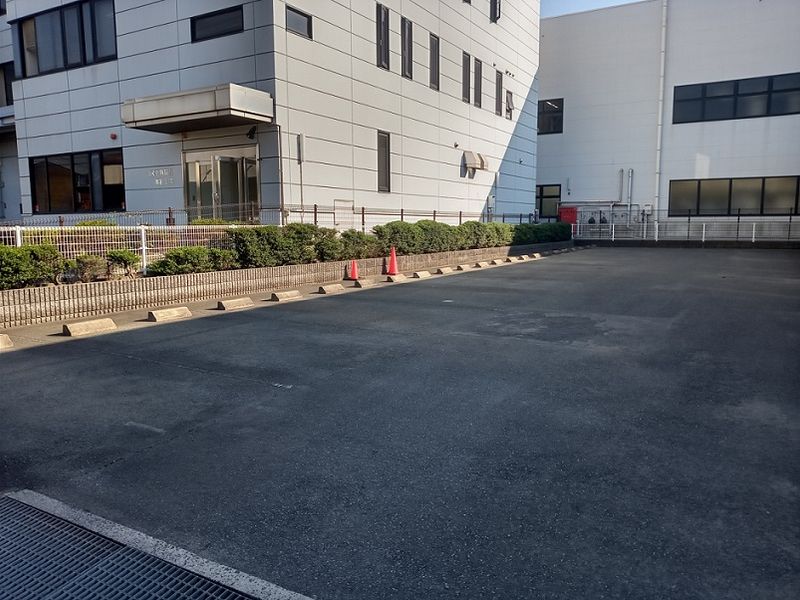 レオパレスウィステリア 駐車場