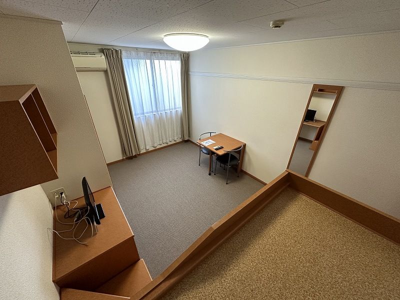 レオパレス下栗 居間