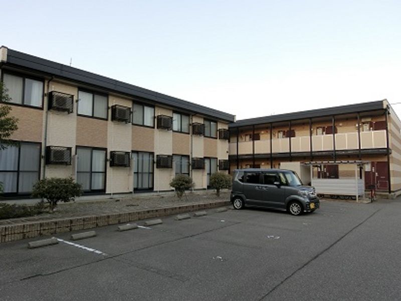 レオパレス入江 駐車場