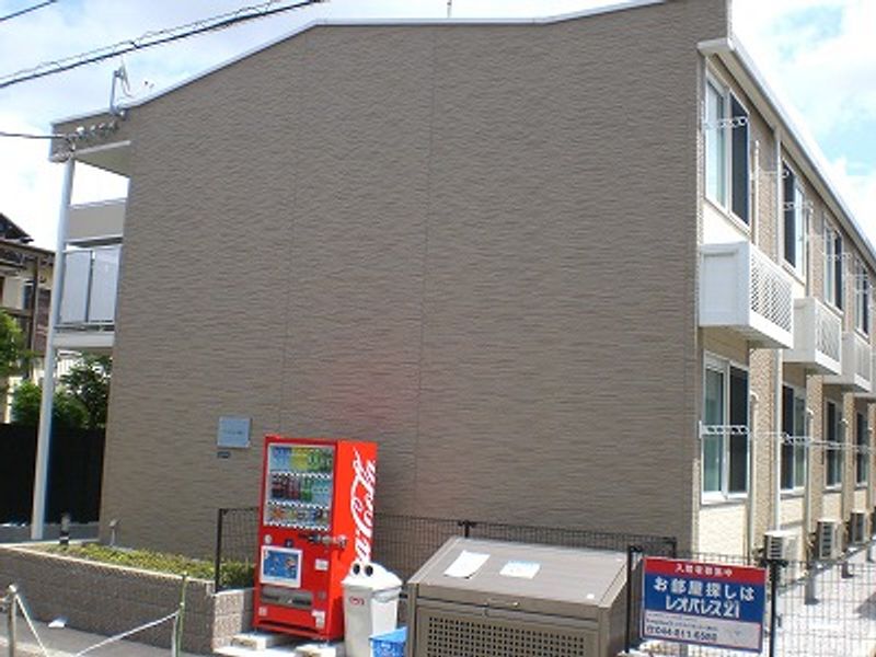 レオパレスアースリー生田 外観