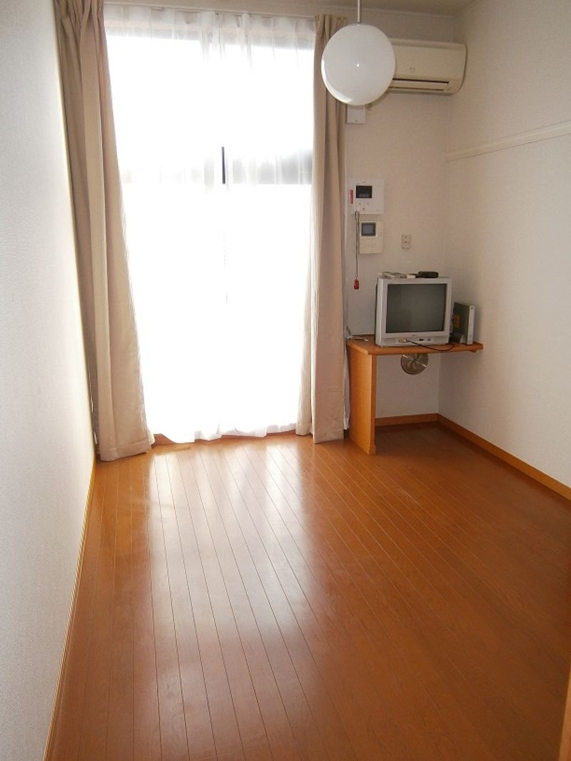 レオパレスＰＲＥＮＤＲＥ新宿 居間