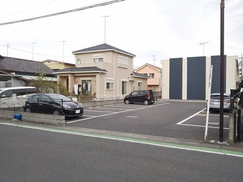 レオネクストマンダリーヌⅥ 駐車場