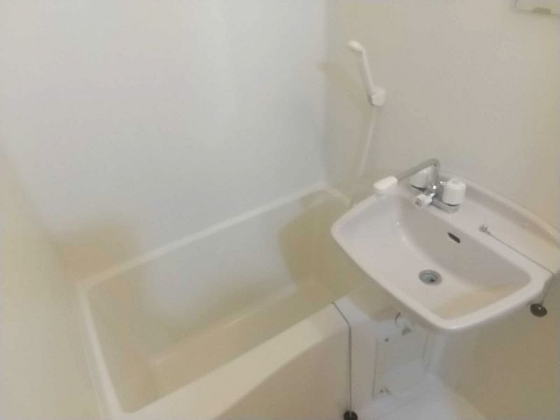 レオパレス山百合 風呂