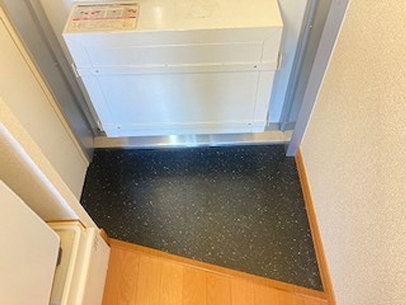 レオパレス秀 玄関