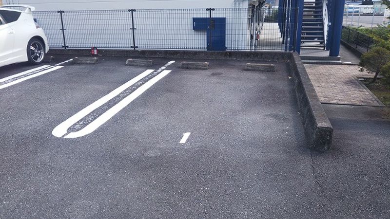 レオパレスクライン・ヒル 駐車場