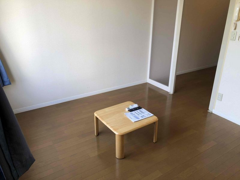 レオパレス日の出 居間