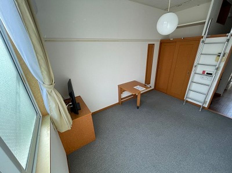 レオパレスフォンターナ 居間