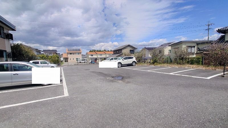 レオパレスＪＵＮ 駐車場