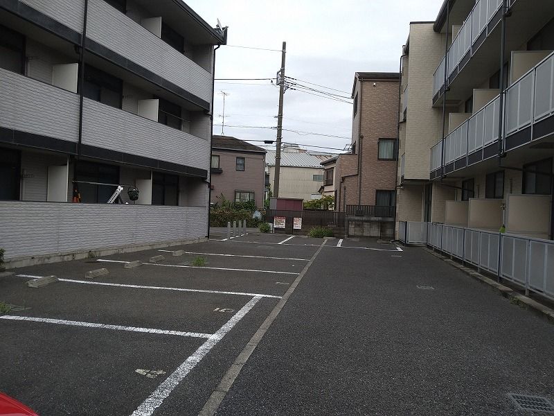 レオパレスＰＬＡＣＥ　ＩＮ　ＴＨＥ　ＳＵＮ 駐車場