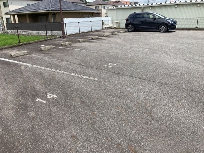 レオパレスＵ　Ｍ　Ｅ 駐車場