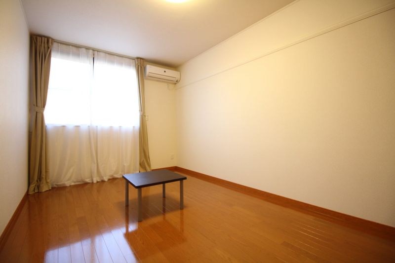 レオパレスサンライト 居間