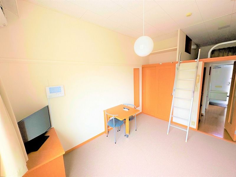 レオパレスハチロー 居間