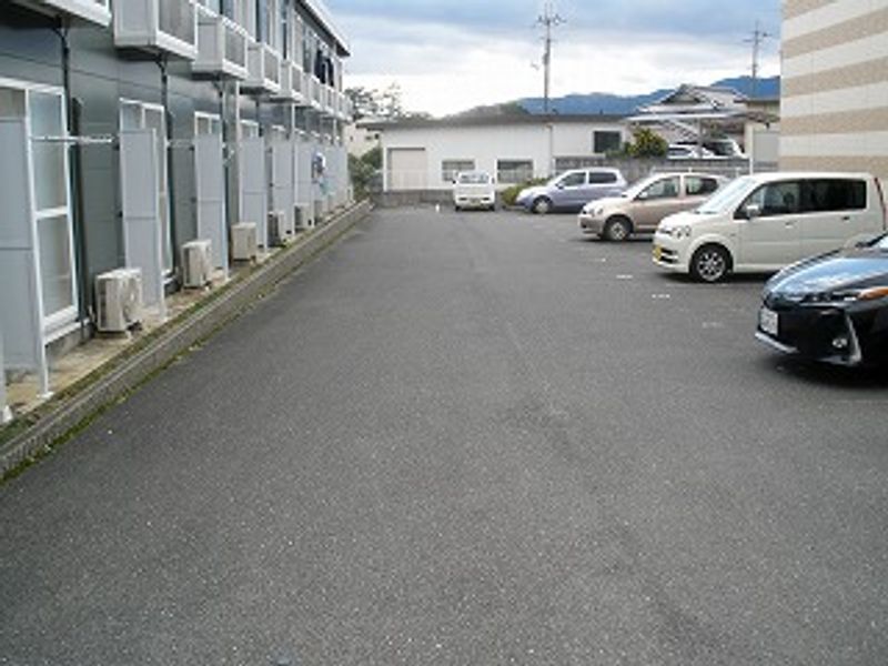 レオパレス沢田 駐車場