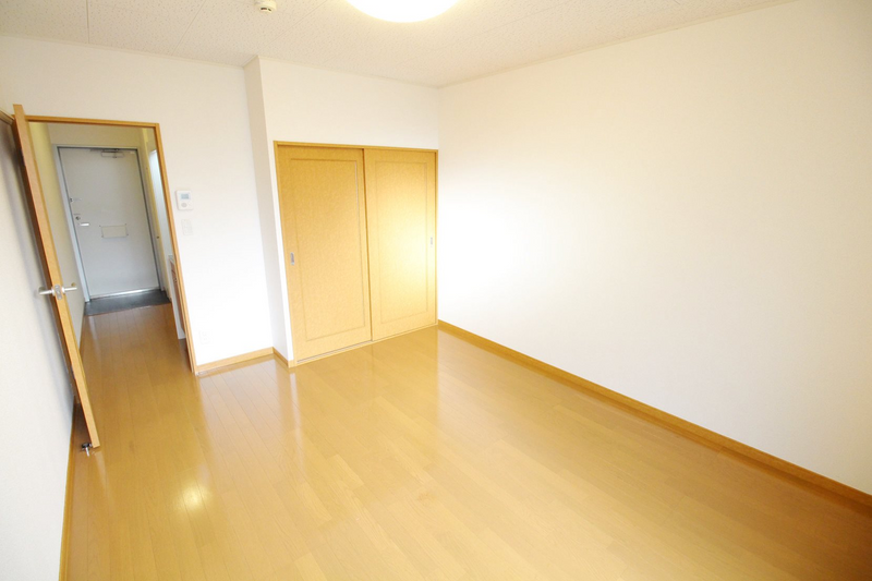 レオパレスブル瀬田 居間