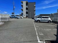レオパレスマリーンブルー 駐車場