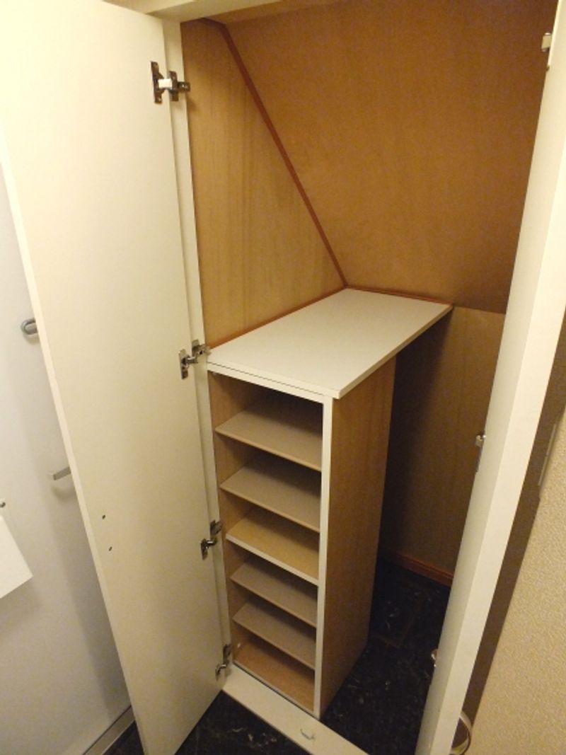 レオパレスタンディー 玄関