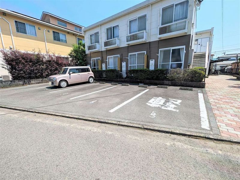 レオパレスフェニックスｉｎ波島 駐車場