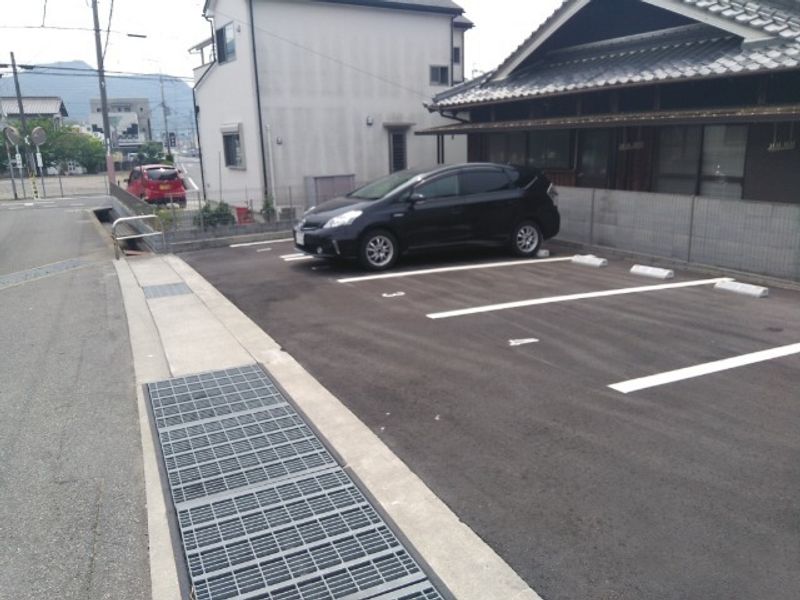 レオネクストブルースカイ 駐車場
