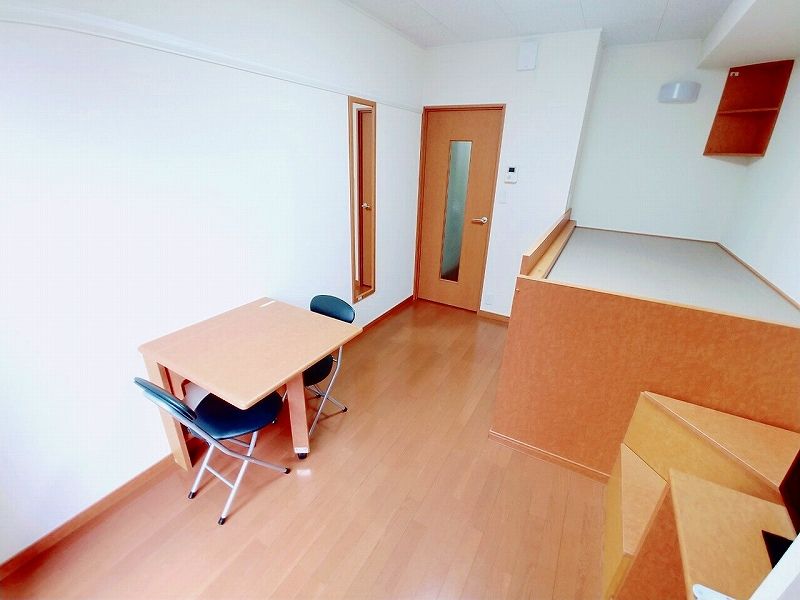 レオパレス堀田 居間