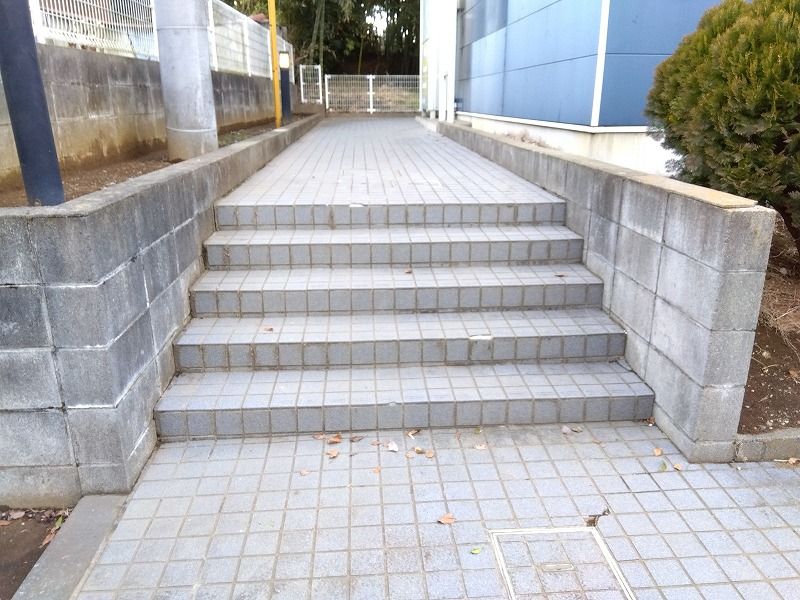 レオパレスプリマヴェーラ エントランス